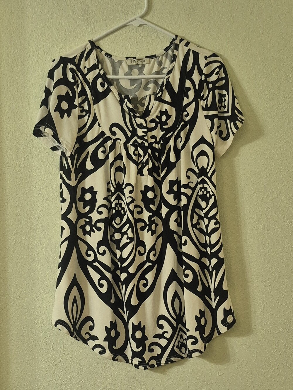 Black & White Printed Short Sleeve Scoop-Neck Women's Top
